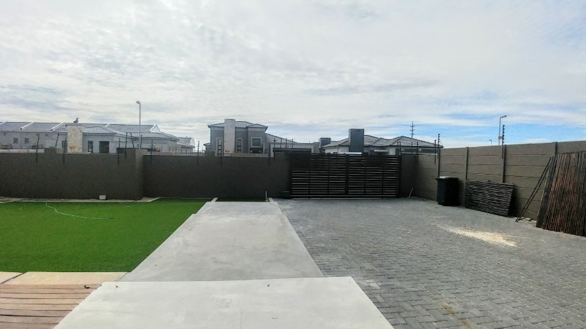 To Let 4 Bedroom Property for Rent in Parklands North Western Cape